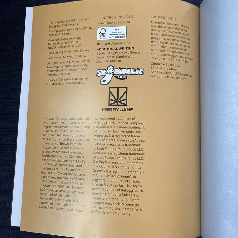 Snoop Dogg Presents Goon with the Spoon : A Cookbook by Snoop Dogg and Earl...